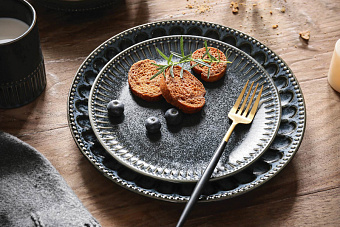 Тарелка обеденная, 26 см, фарфор P, черно-синяя, в крапинку, Black Kitchen